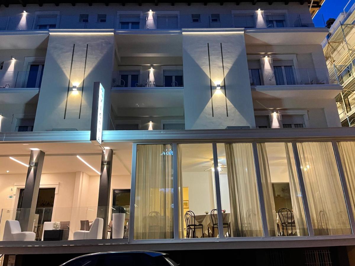 Hotel Vienna Rivazzurra Rimini Exterior foto