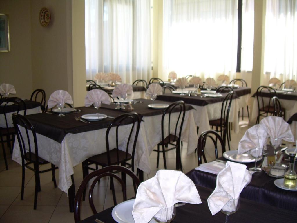 Hotel Vienna Rivazzurra Rimini Exterior foto